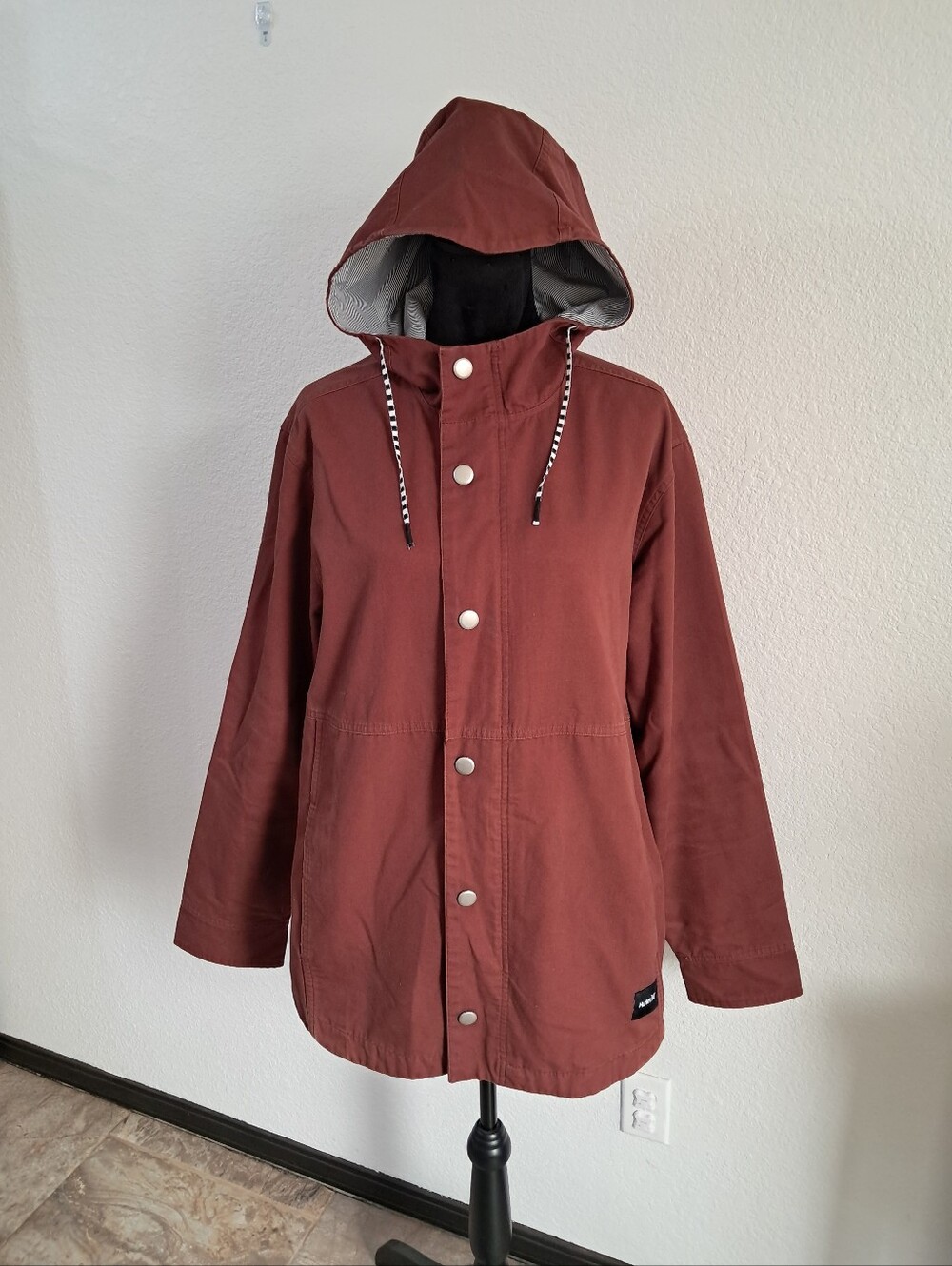 Hurley Denim Jacket Mens XL Red Hooded Pockets Zip Snap Buttons Workwear Outdoor